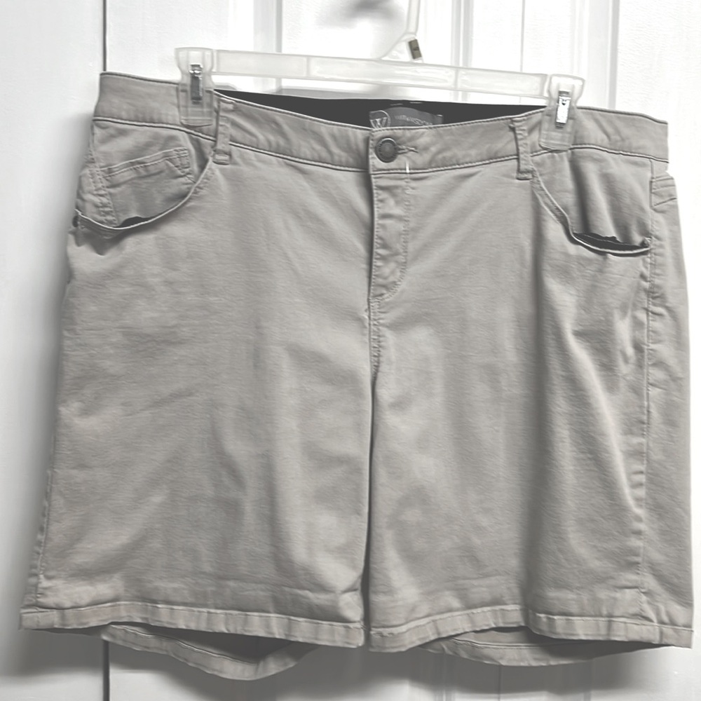 Wit & Wisdom Shadow Gray 5 Pocket High Rise Khaki Shorts Plus Size 20W